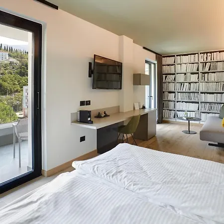 Enrica Hotel 4*
