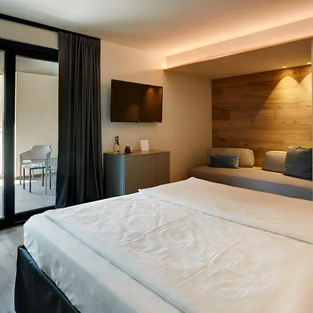 Enrica 4* Riva del Garda